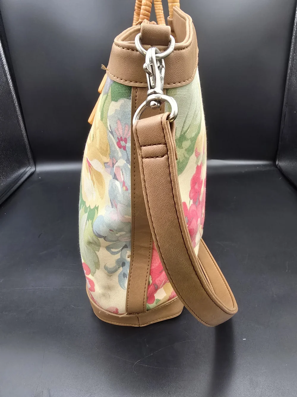 Fossil tote bold
